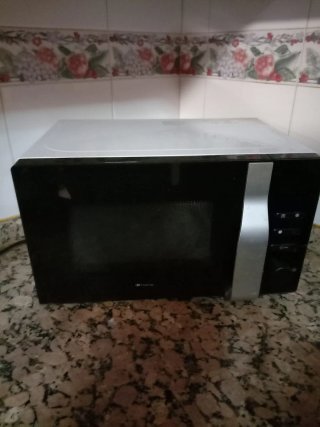 Microondas blanco y negro