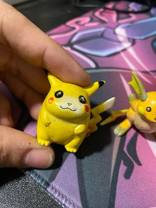 Figuras Pikachu y Raichu Tomy