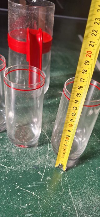 Set caraffa e bicchieri rossi trasparenti