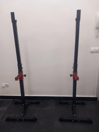 Rack para sentadillas y pesas. Regulable en altura