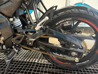 QJMotor SRK 125S Moto Naked Negra/Gris