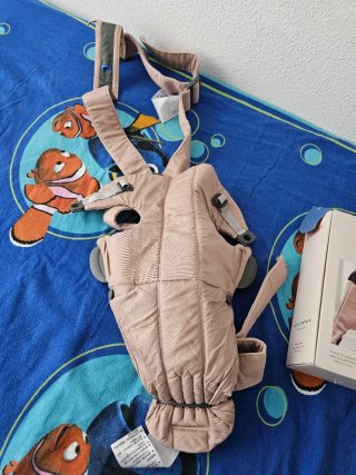 Mochila Portabebés BabyBjörn Mini Rosa