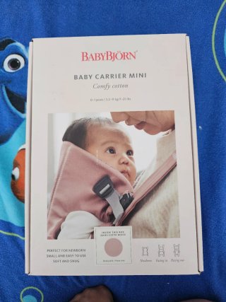 Mochila Portabebés BabyBjörn Mini Rosa