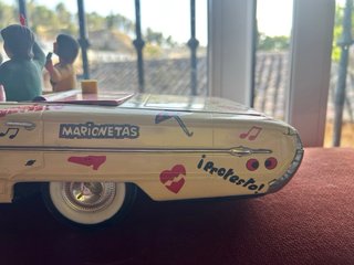 Coche de hojalata Beatles