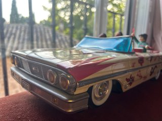 Coche de hojalata Beatles