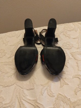 Sandalias de tacón con bordado floral