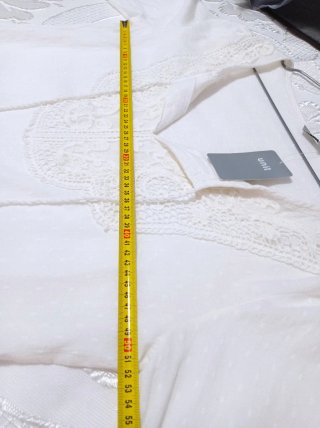 Blusa blanca con encaje