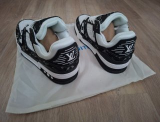 Zapatillas Louis Vuitton Negras y Blancas