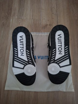 Zapatillas Louis Vuitton Negras y Blancas