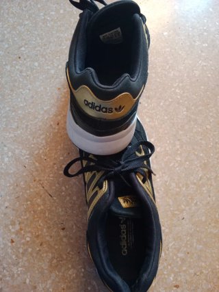 Zapatillas Adidas Mujer Negras y Doradas