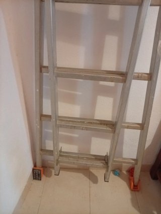Escalera de aluminio (Negociable)