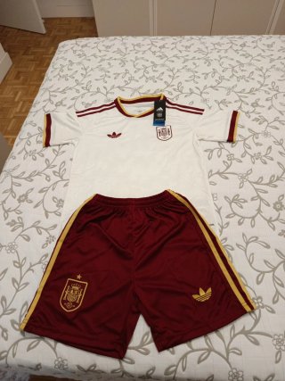 Camiseta España Adidas Talla M, altura 135-145