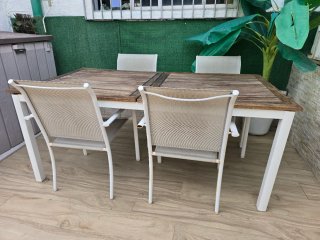 Conjunto mesa y sillas de jardín