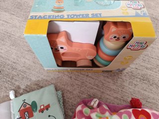 Set Juguetes Bebé: Torre Apilable y Peluches