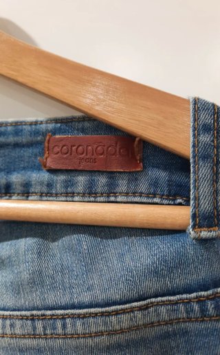 Pantalón vaquero acampanado