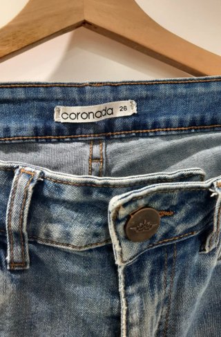 Pantalón vaquero acampanado
