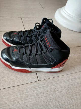 Scarpe Air Jordan 11 • Nero-Rosso • N. 38.5