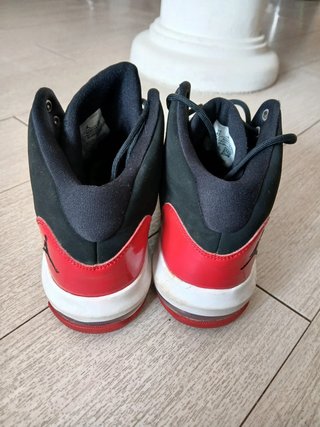 Scarpe Air Jordan 11 • Nero-Rosso • N. 38.5