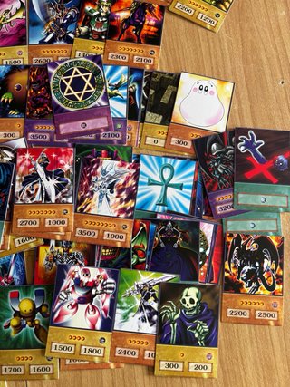 Lotto di 100 carte Yu-Gi-Oh versione anime
