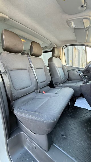 Nissan NV300 2.0 DCI 6 PLAZAS 2020