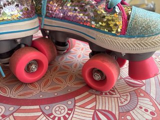Patines con ruedas y casco