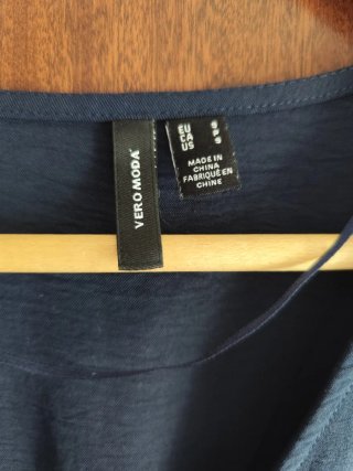 Vestido azul marino . Vero Moda
