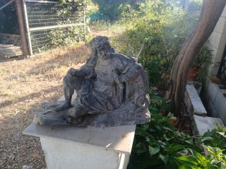 Figura romana de metal MEDIDAS 28 ALTO 36 BASE
