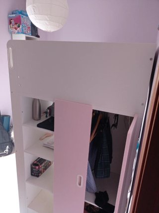 Cama alta con escritorio y silla