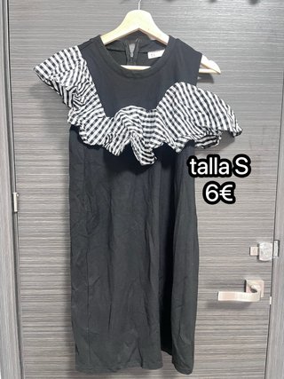 Vestido negro talla S con volantes