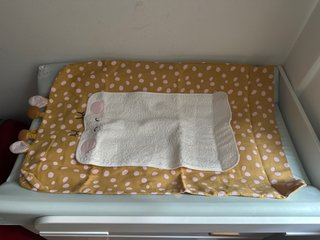 Funda cambiador bebé con estampado de puntos