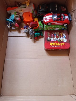 Set de Juguetes: Coche Rojo y Camión