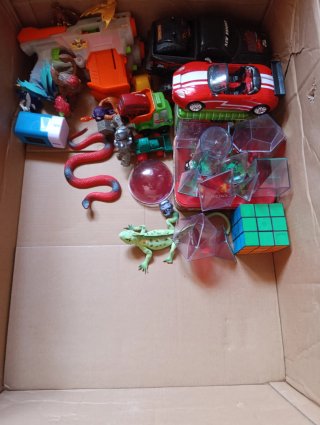 Set de Juguetes: Coche Rojo y Camión