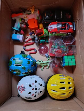 Set de Juguetes: Coche Rojo y Camión