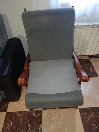 Butacas de tela y madera