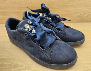 Zapatillas azules con pedrería T40
