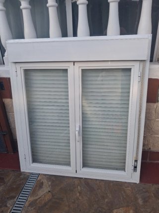 Ventana de aluminio blanca 1,40 ancho 1,37 alto