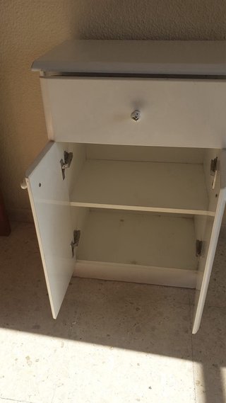 Mueble pequeño blanco 2 puertas 1 cajón