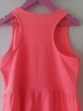 Vestido coral sin mangas