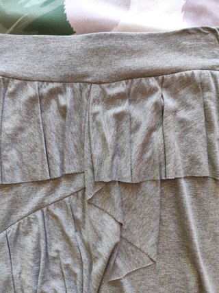 Falda volantes Blanco gris