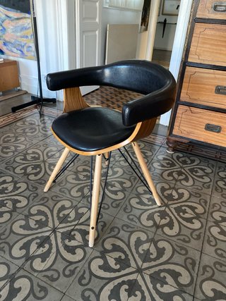 Poltrona moderna in pelle e legno