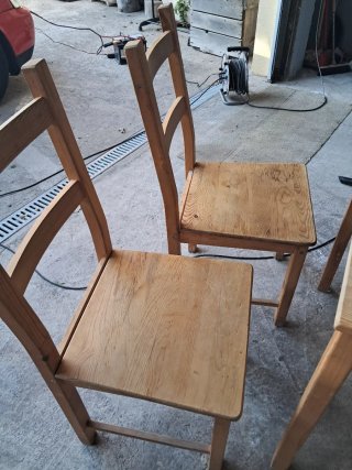 Mesa y 2 Sillas de Madera