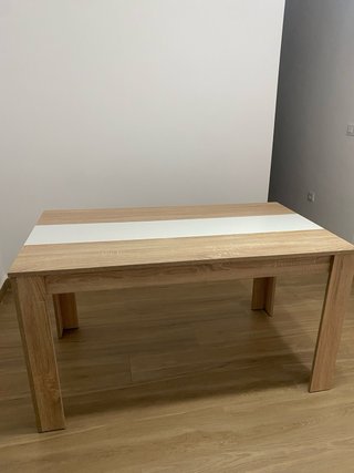 Mesa de comedor madera y blanco