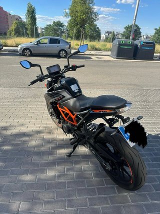 KTM Duke 125cc Negra y Naranja