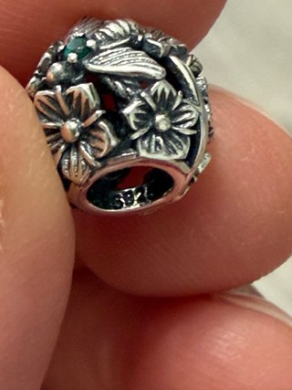 Charm Abeja Flores Plata y Esmeralda S925