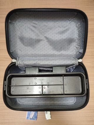 Neceser de viaje rígido con asa