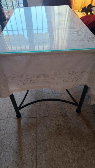 Mesa de cristal y metal negra