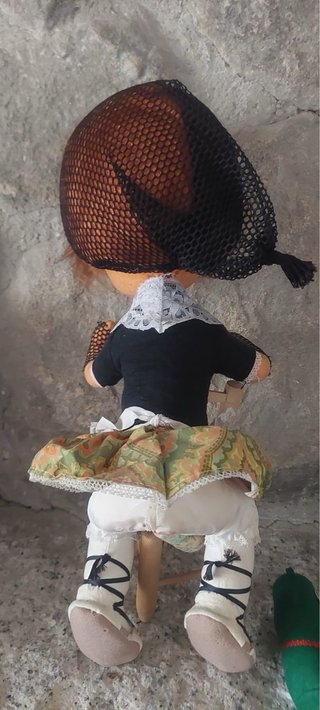 Muñeca trapo artesana encaje bolillos