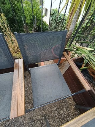 4/8 Sillas Naterial Metal y Madera