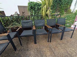 4/8 Sillas Naterial Metal y Madera
