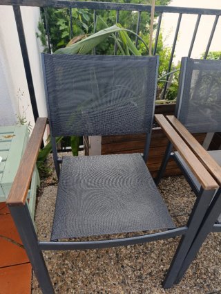 4/8 Sillas Naterial Metal y Madera